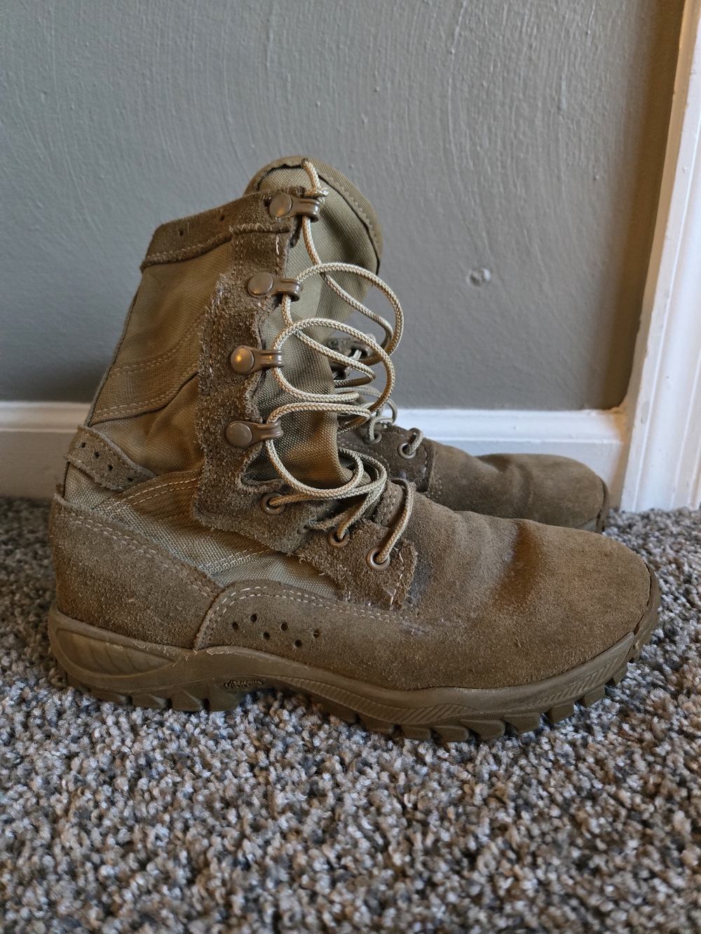 Men's Belleville Tactical Desert Tan Suede Combat Boots Size 6W